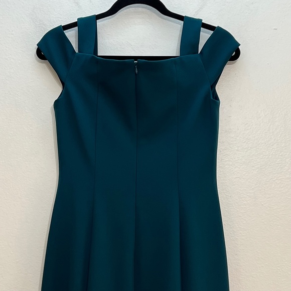 Eliza J Cold Shoulder Scuba Crepe Trumpet Gown - Picture 7 of 11